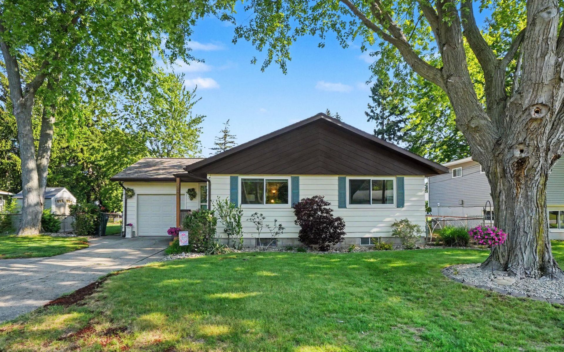 2286 Leif Avenue, Muskegon, MI 49441 Main Photo
