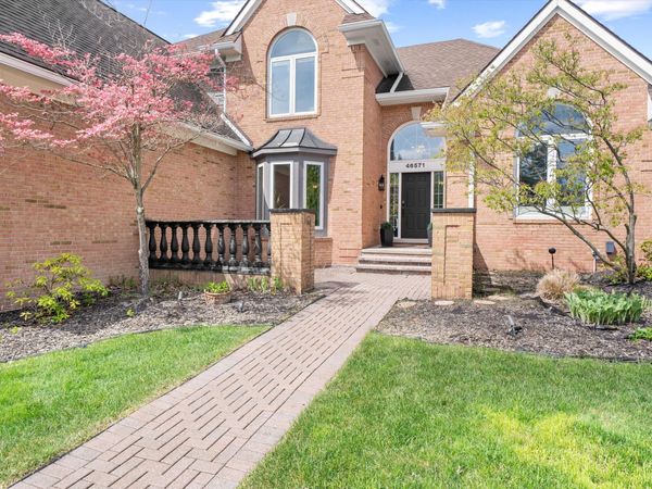 46571 Galway Drive, Novi, MI 48374