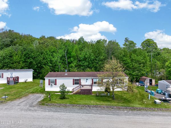 131 Hollister Drive , Moscow, PA 18444