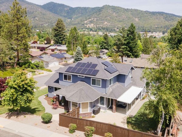 965 NW Valley View Drive, Grants Pass, OR 97526