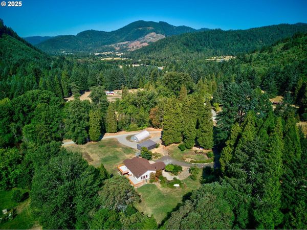 913 Starveout Creek Road, Azalea, OR 97410