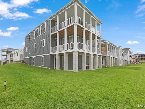 122 Marais Temps Clair Place, St Charles, MO 63301