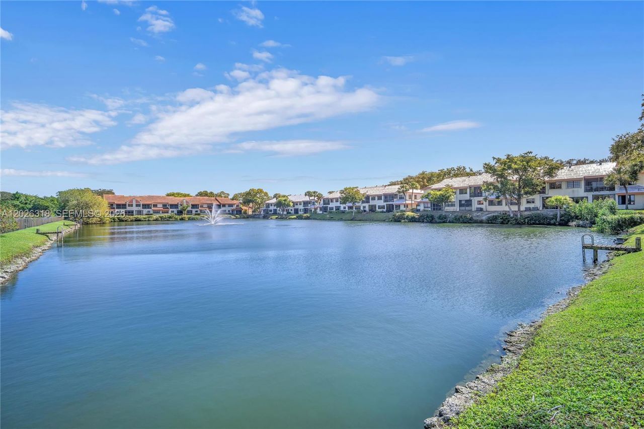 3405 Emerald Oaks Dr, Unit 00, Hollywood, FL 33021 Photo