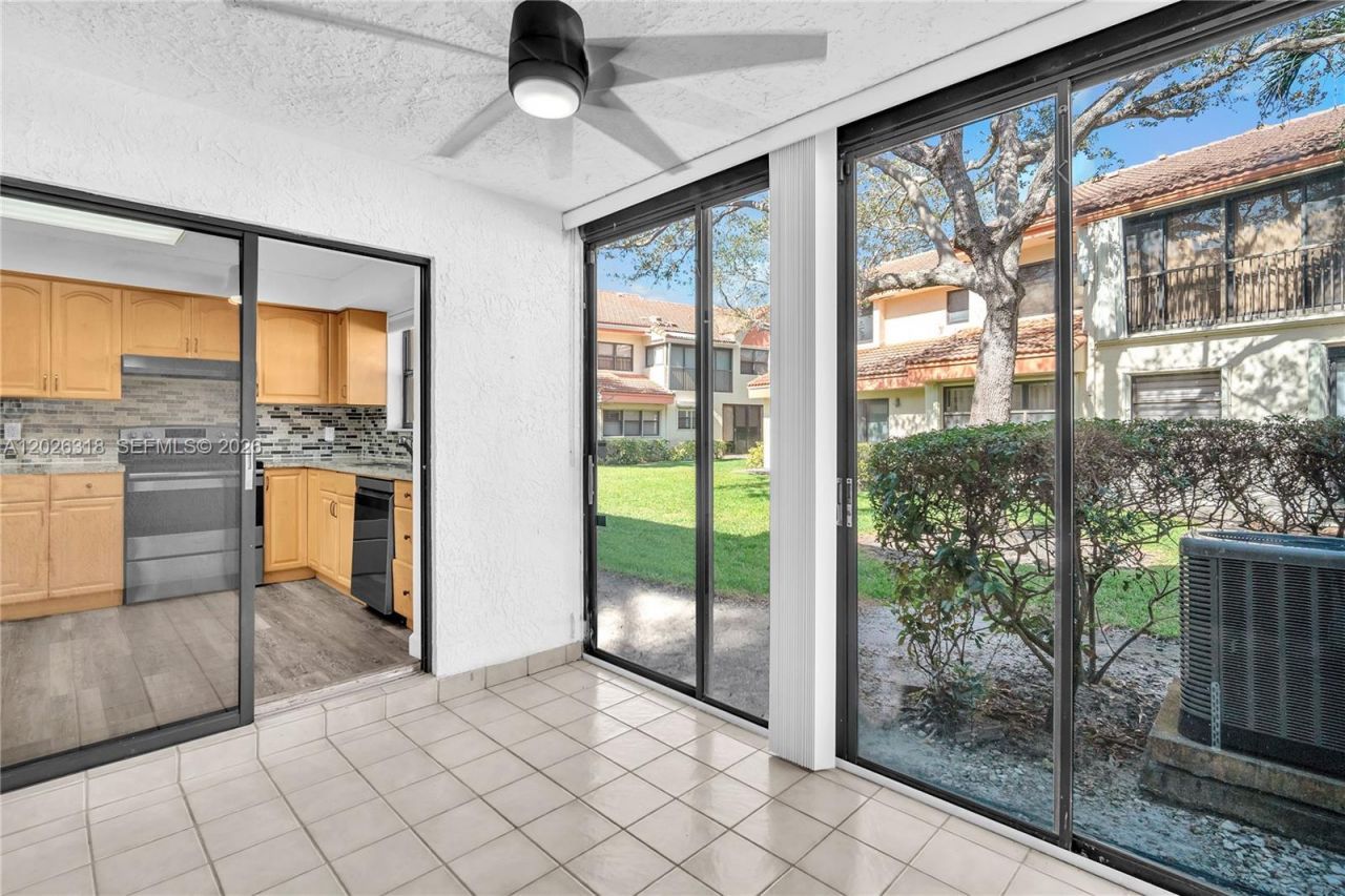 3405 Emerald Oaks Dr, Unit 00, Hollywood, FL 33021 Photo
