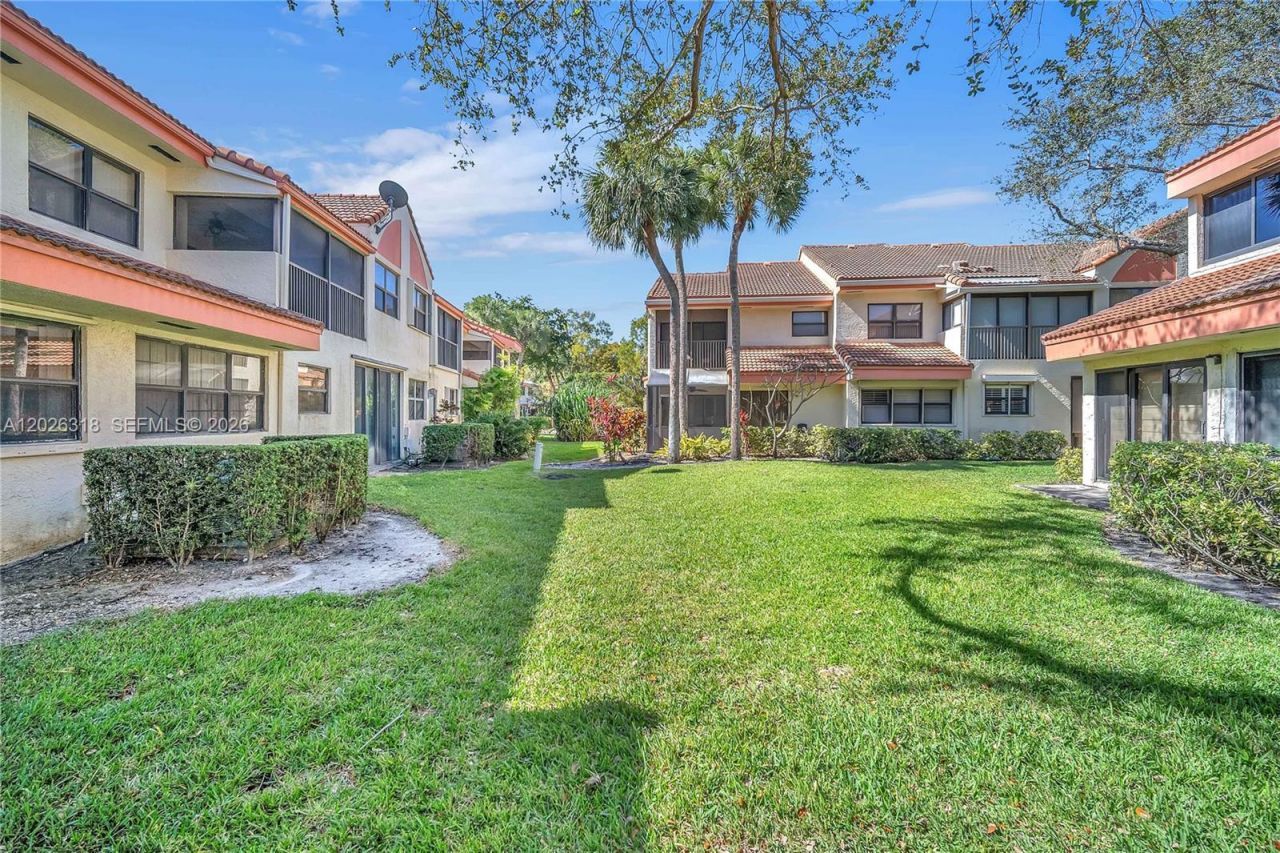 3405 Emerald Oaks Dr, Unit 00, Hollywood, FL 33021 Photo