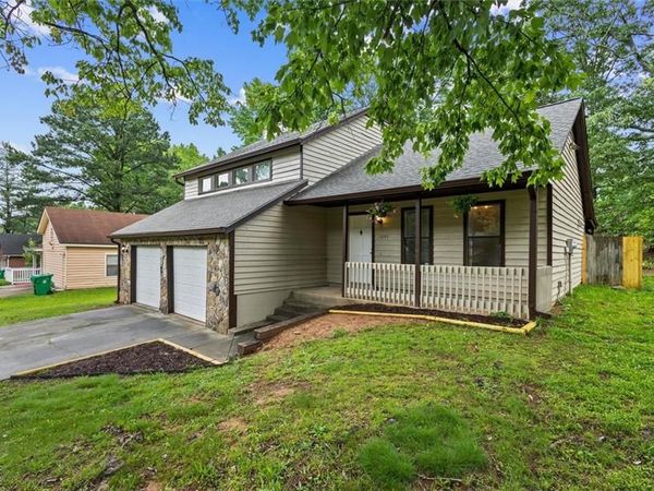 1055 Chapman Lane , Stone Mountain, GA 30088