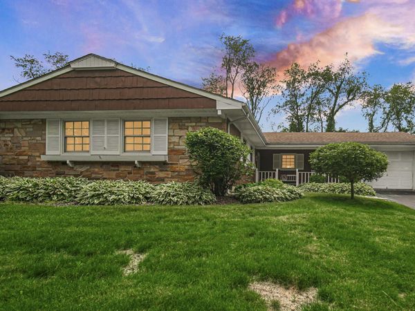 1053 Avondale Street , Valparaiso, IN 46385
