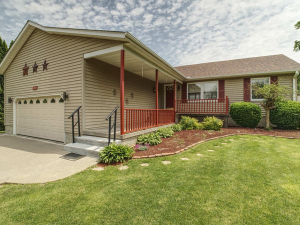 1823 Randall Court , Clinton, IA 52732