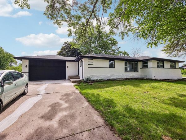 15725 New England Avenue , Tinley Park, IL 60477