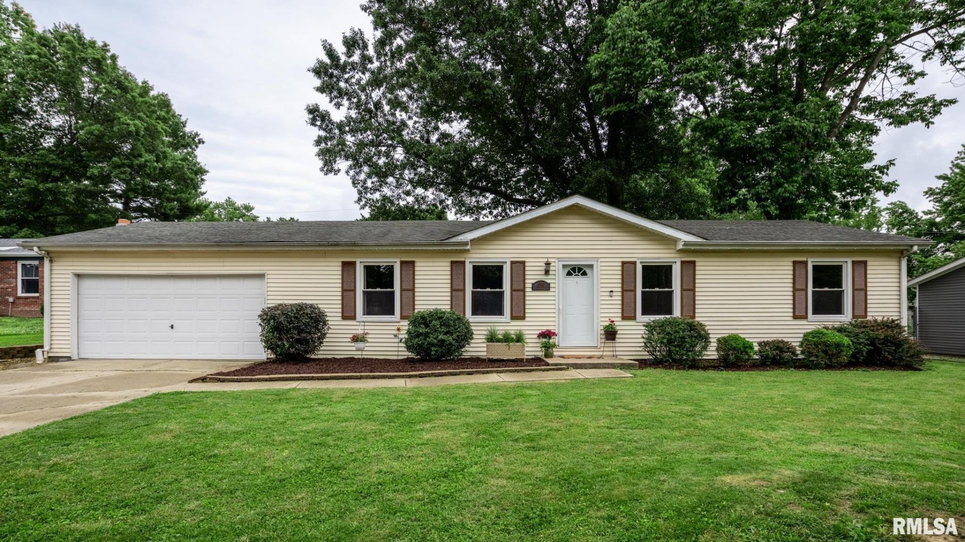 1000 S 34th Street, Mt Vernon, IL 62864 Main Photo