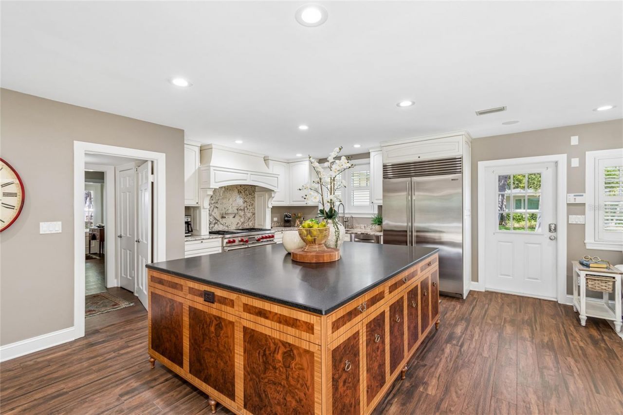 556 21st Avenue Ne, Saint Petersburg, FL 33704 Photo