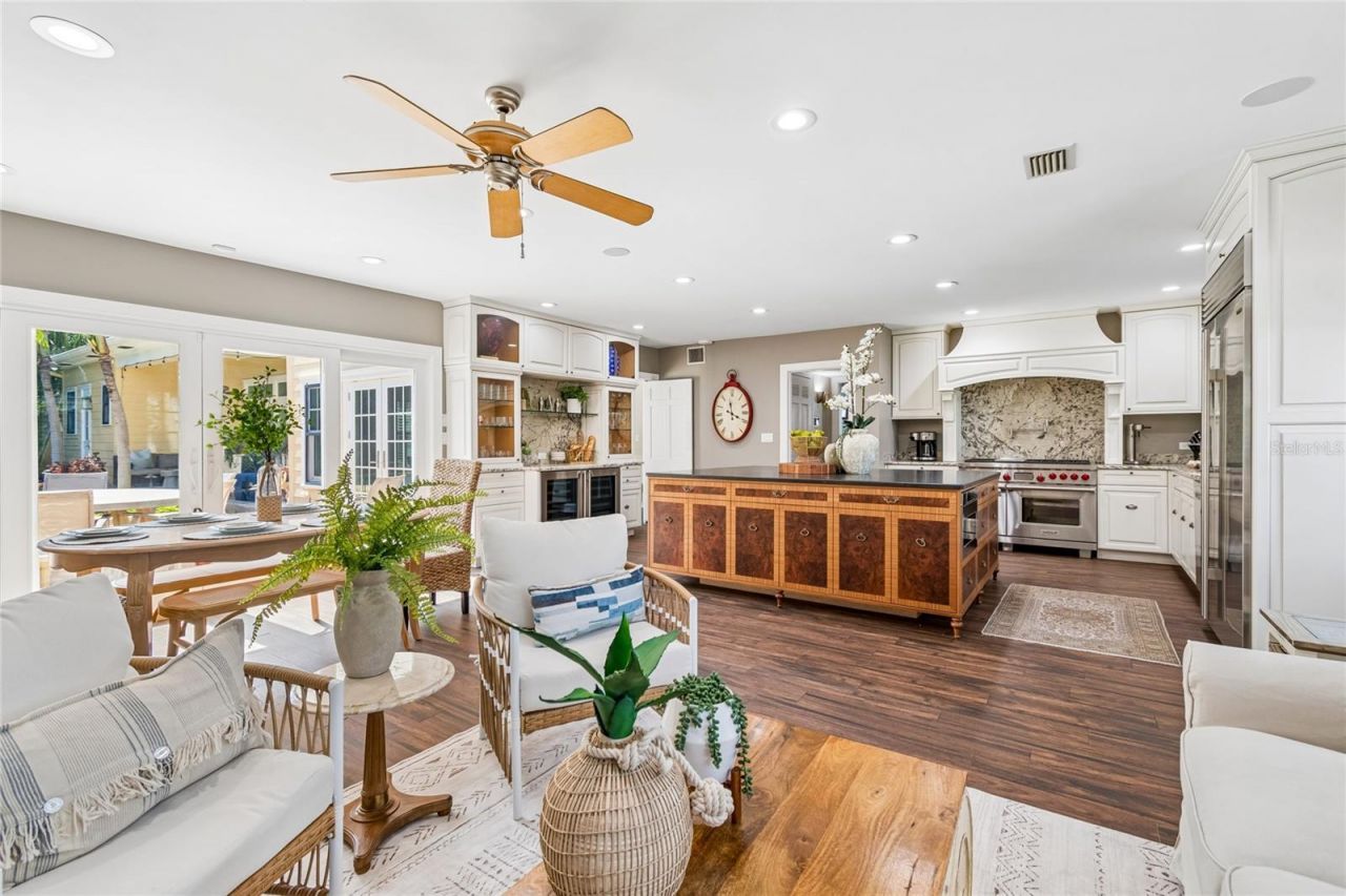 556 21st Avenue Ne, Saint Petersburg, FL 33704 Photo