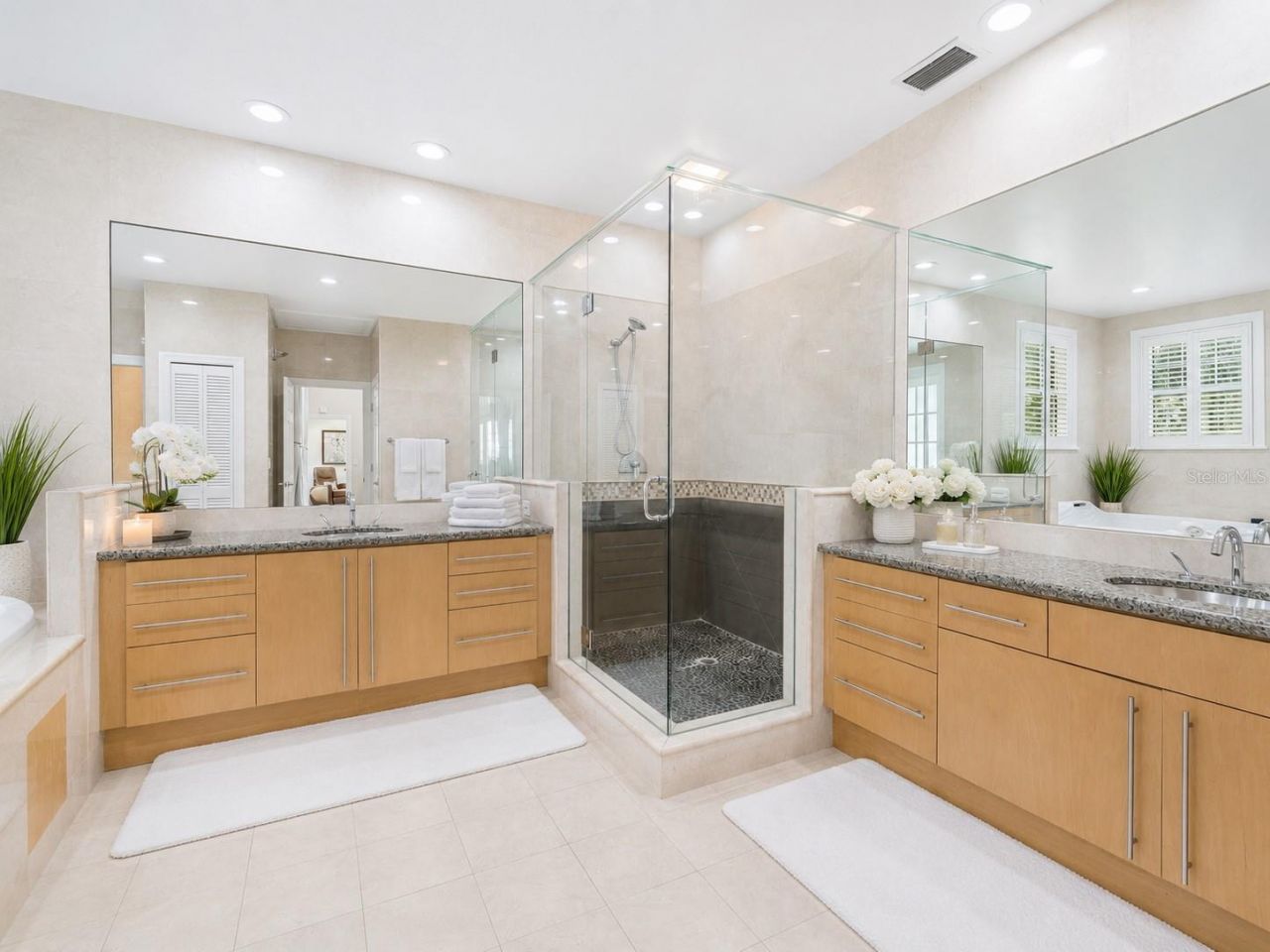 556 21st Avenue Ne, Saint Petersburg, FL 33704 Photo