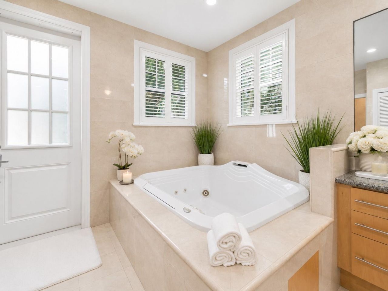 556 21st Avenue Ne, Saint Petersburg, FL 33704 Photo