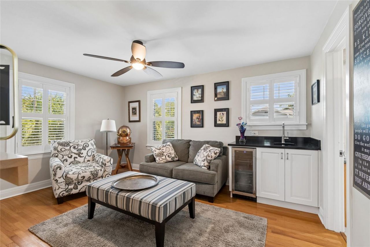 556 21st Avenue Ne, Saint Petersburg, FL 33704 Photo