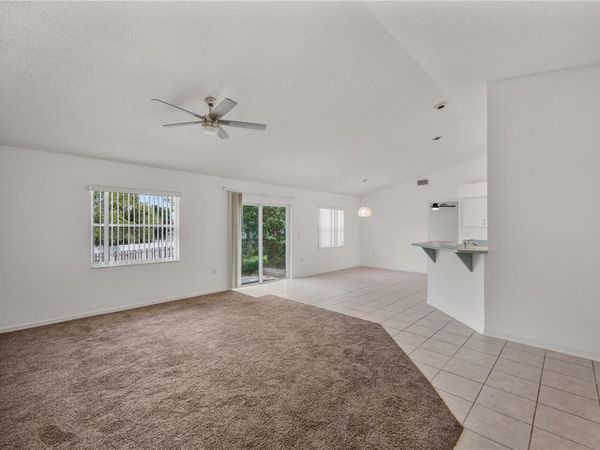 6217 CROSS CREEK BOULEVARD , LAKELAND, FL 33813