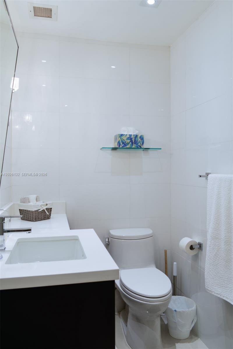 1950 S Ocean Dr , Unit 9N, Hallandale Beach, FL 33009 Photo
