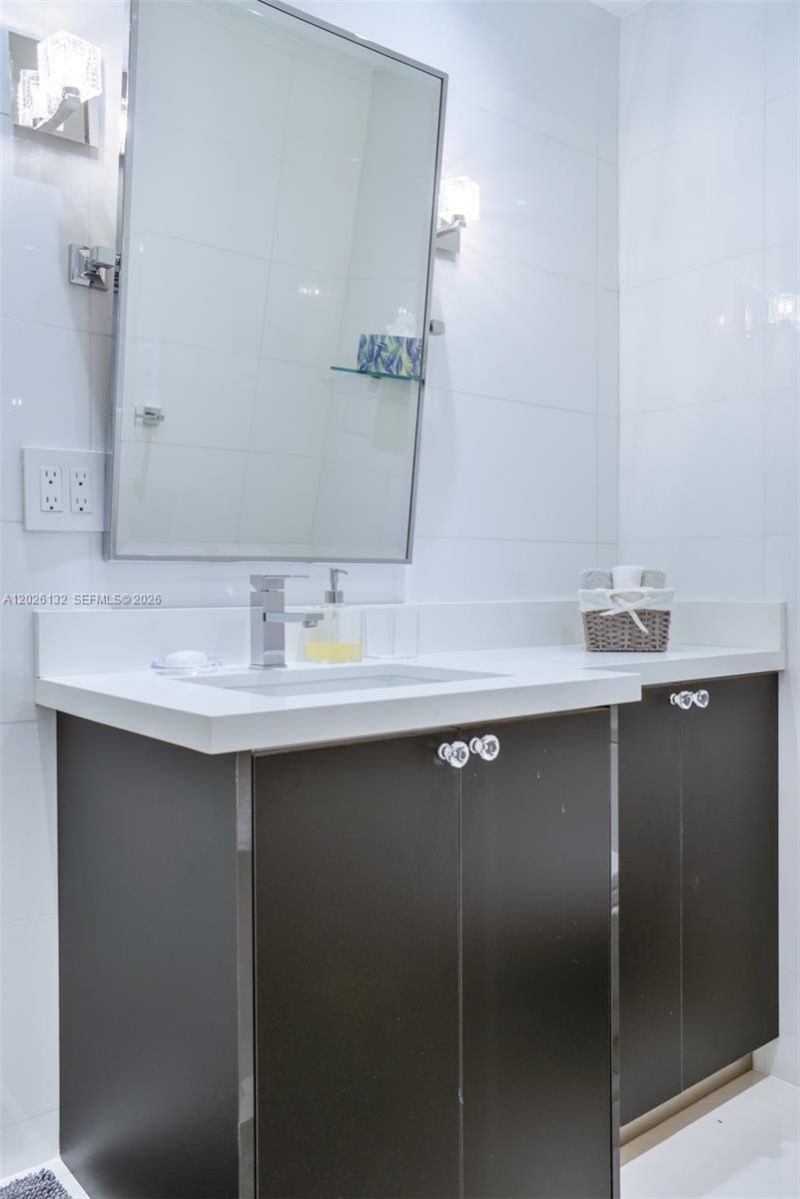 1950 S Ocean Dr , Unit 9N, Hallandale Beach, FL 33009 Photo
