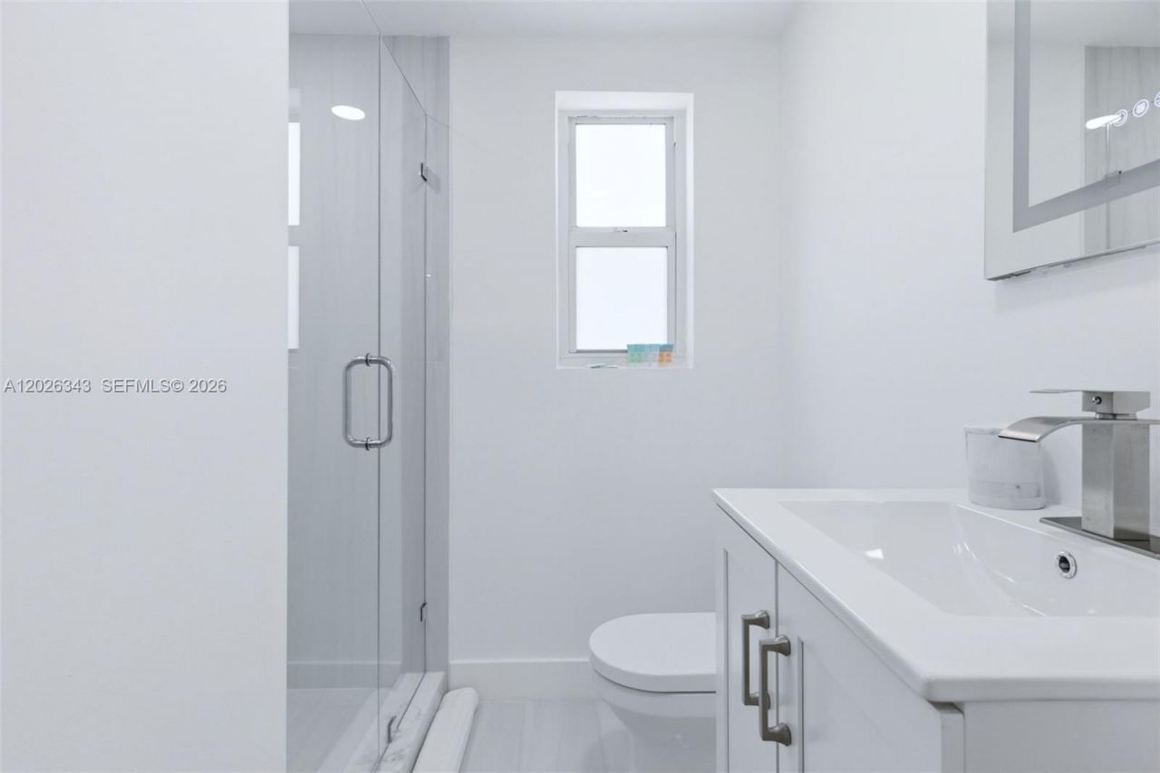 1510 S Treasure Dr, Unit SINGLE, North Bay Village, FL 33141 Photo