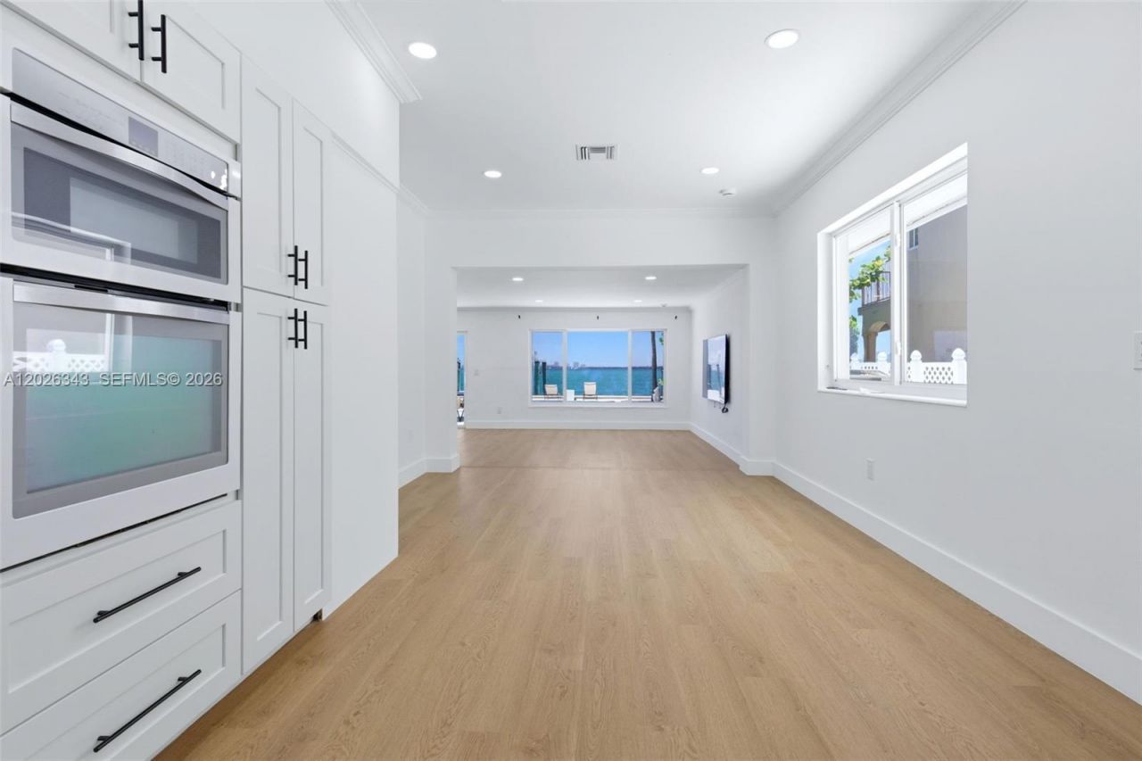 1510 S Treasure Dr, Unit SINGLE, North Bay Village, FL 33141 Photo