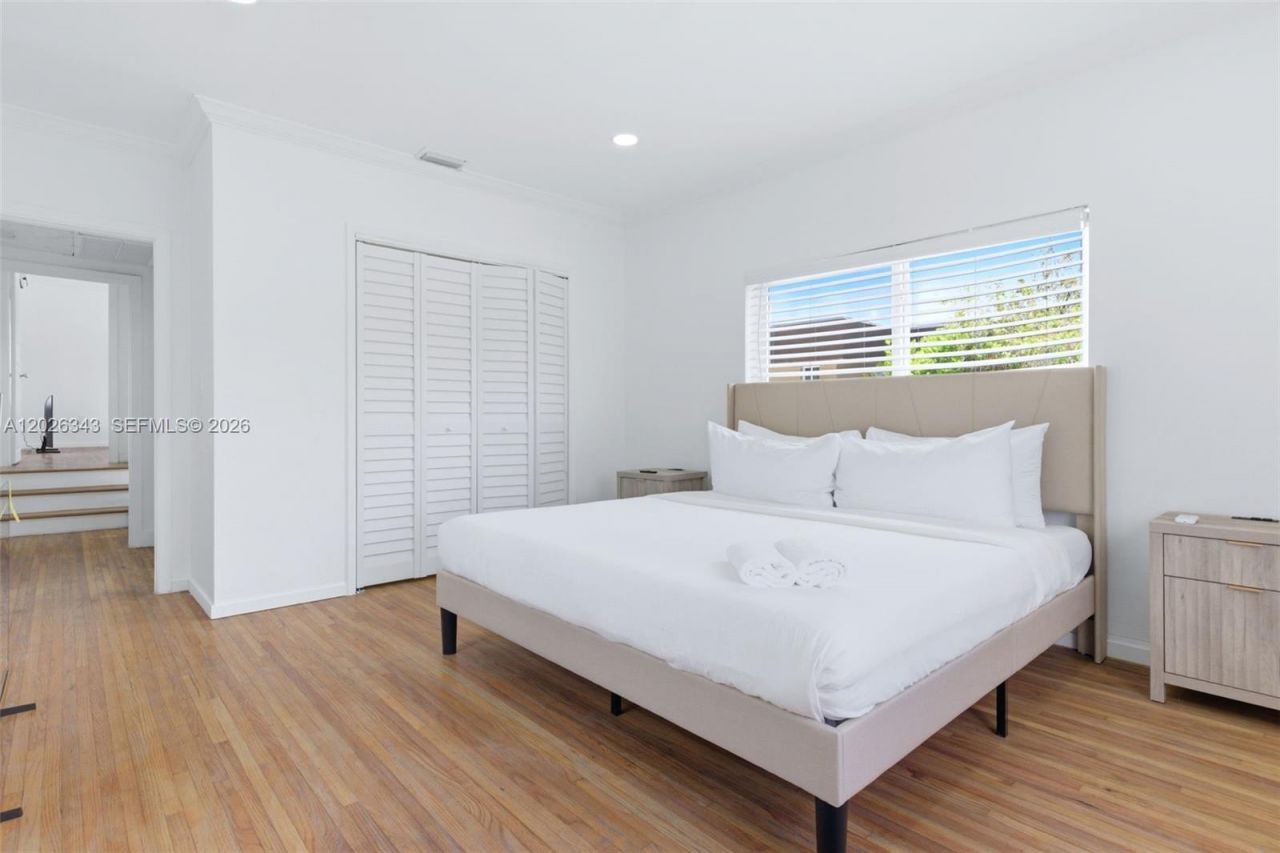 1510 S Treasure Dr, Unit SINGLE, North Bay Village, FL 33141 Photo
