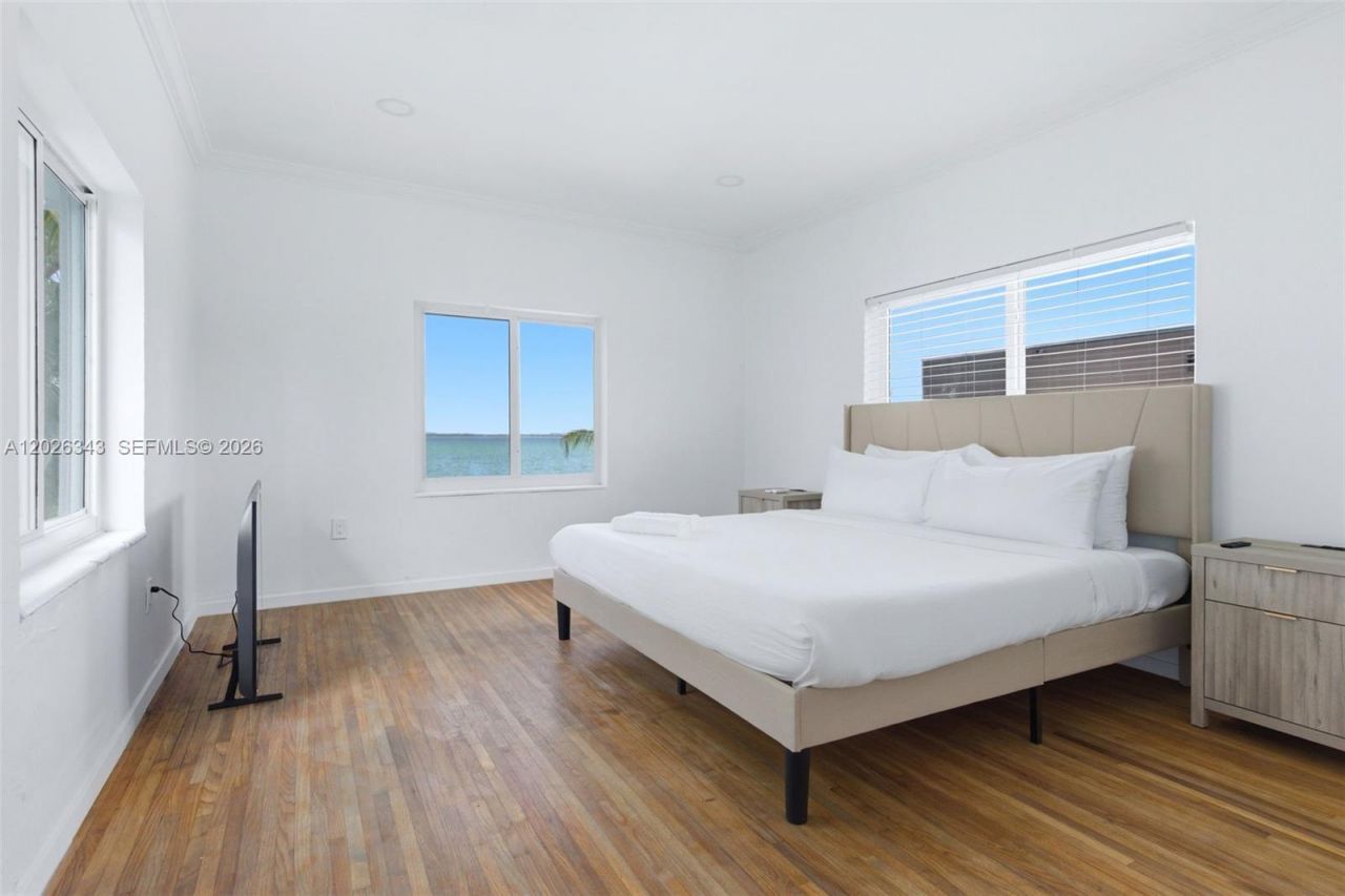 1510 S Treasure Dr, Unit SINGLE, North Bay Village, FL 33141 Photo
