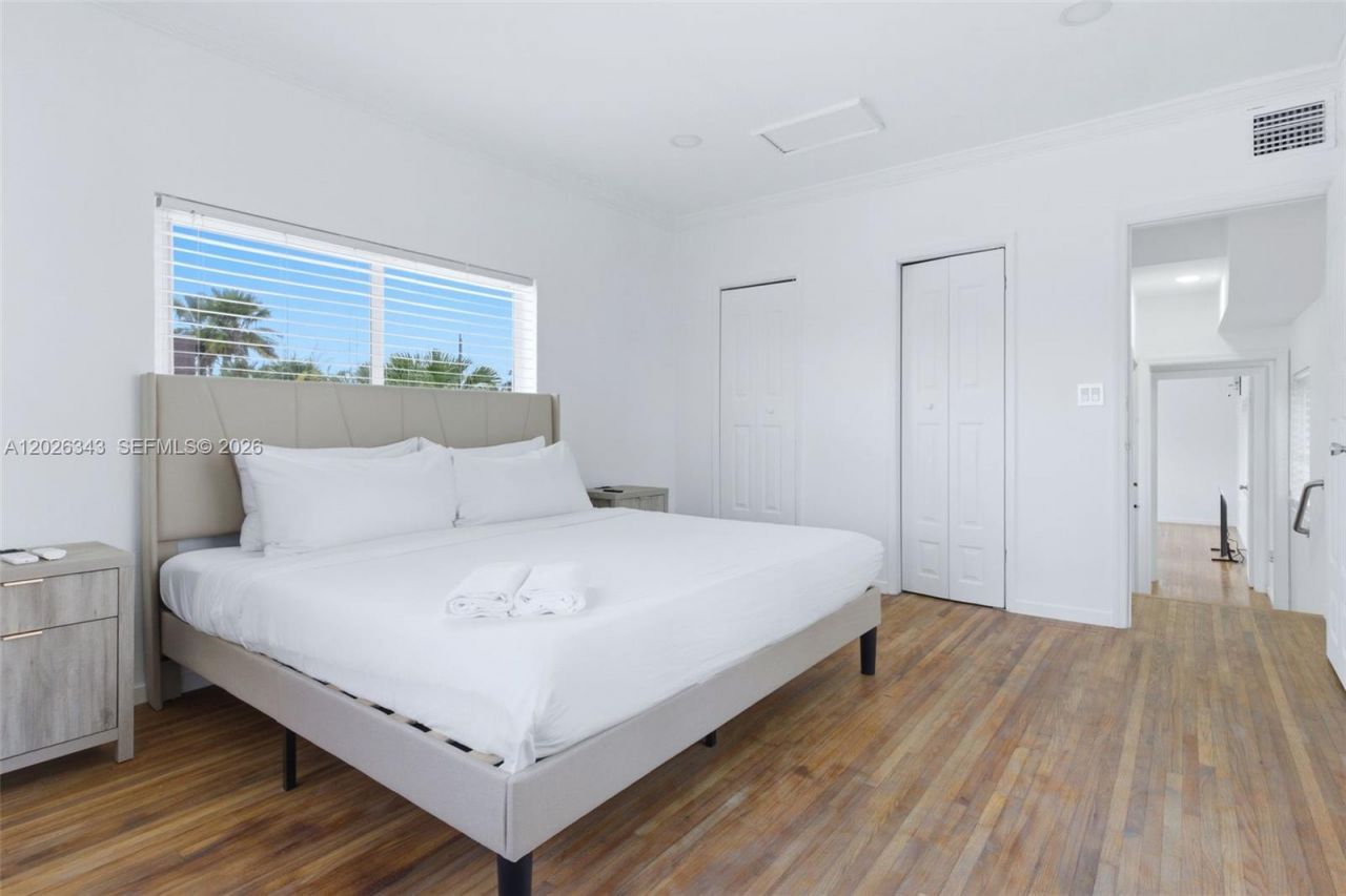 1510 S Treasure Dr, Unit SINGLE, North Bay Village, FL 33141 Photo