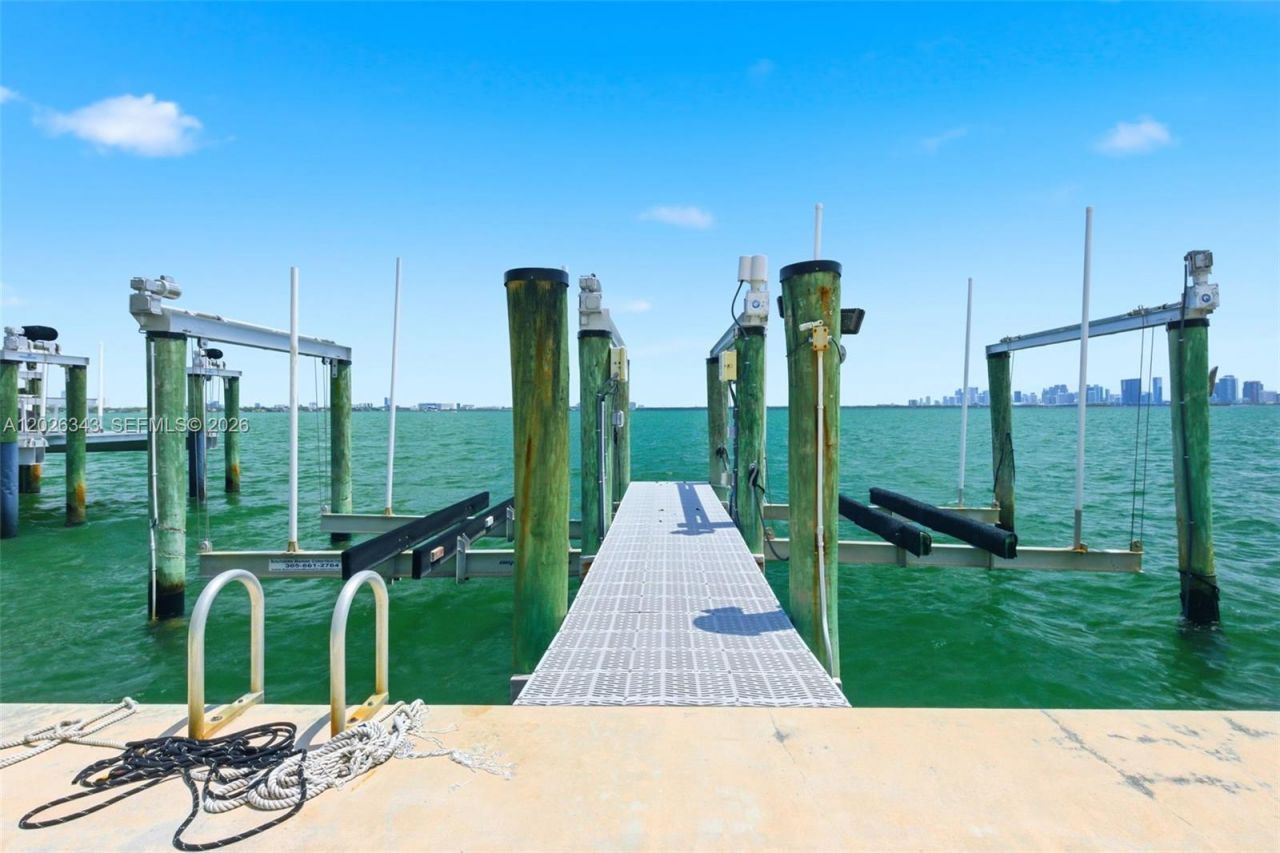 1510 S Treasure Dr, Unit SINGLE, North Bay Village, FL 33141 Photo