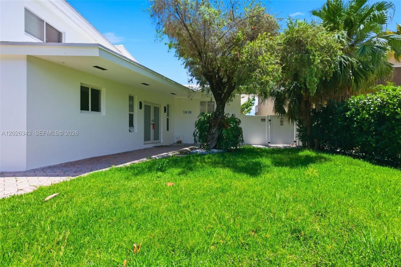1510 S Treasure Dr, Unit SINGLE, North Bay Village, FL 33141 Photo