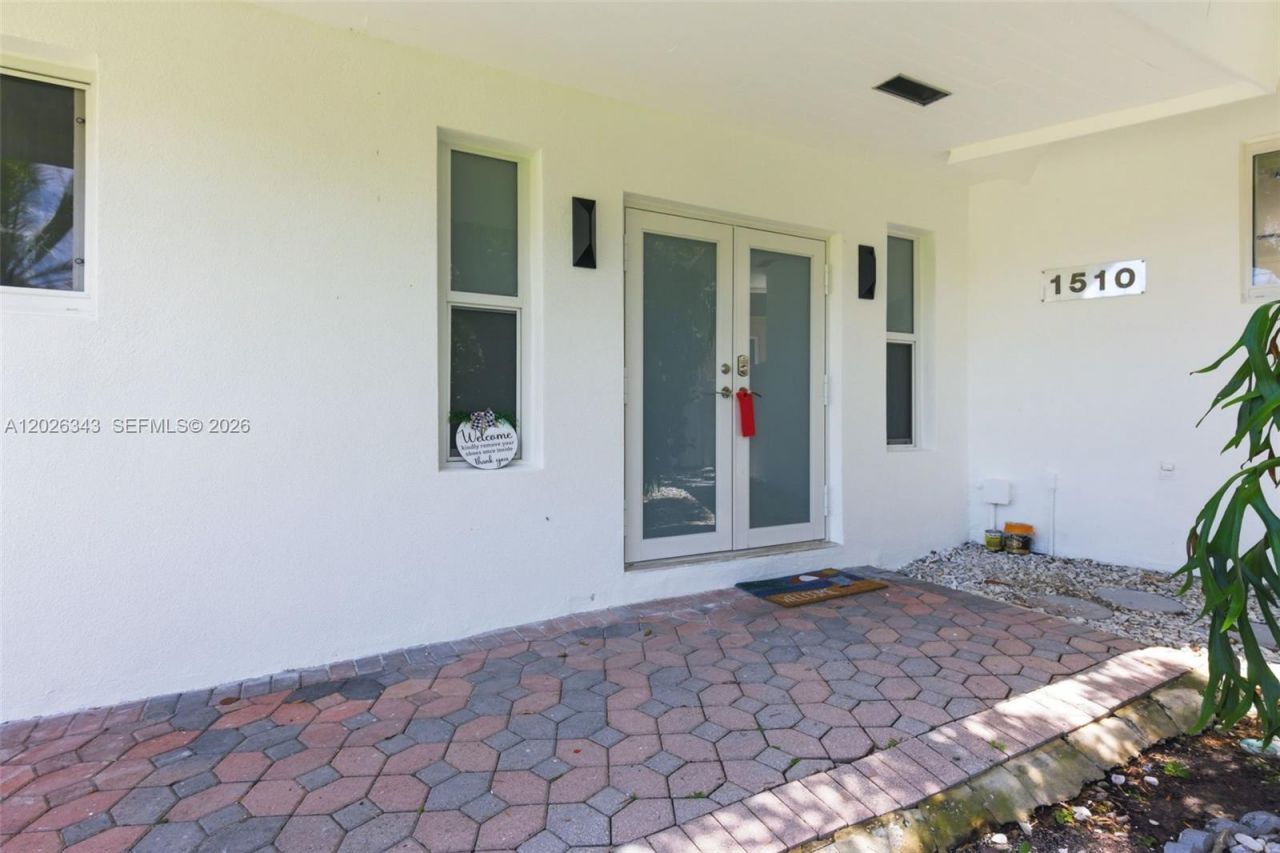 1510 S Treasure Dr, Unit SINGLE, North Bay Village, FL 33141 Photo