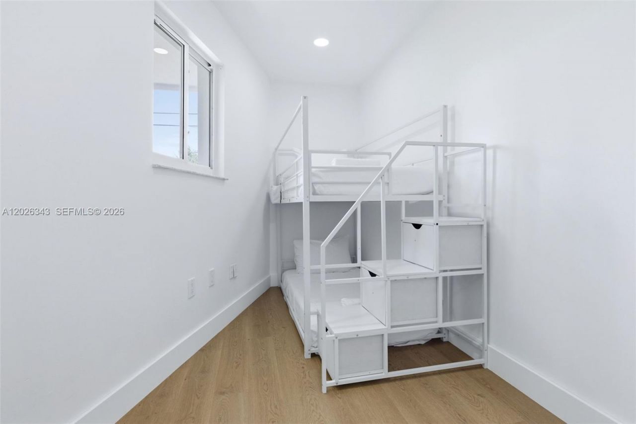 1510 S Treasure Dr, Unit SINGLE, North Bay Village, FL 33141 Photo