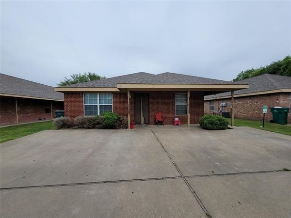 217 E Craven Avenue, Unit C & D, Lacy Lakeview, TX 76705