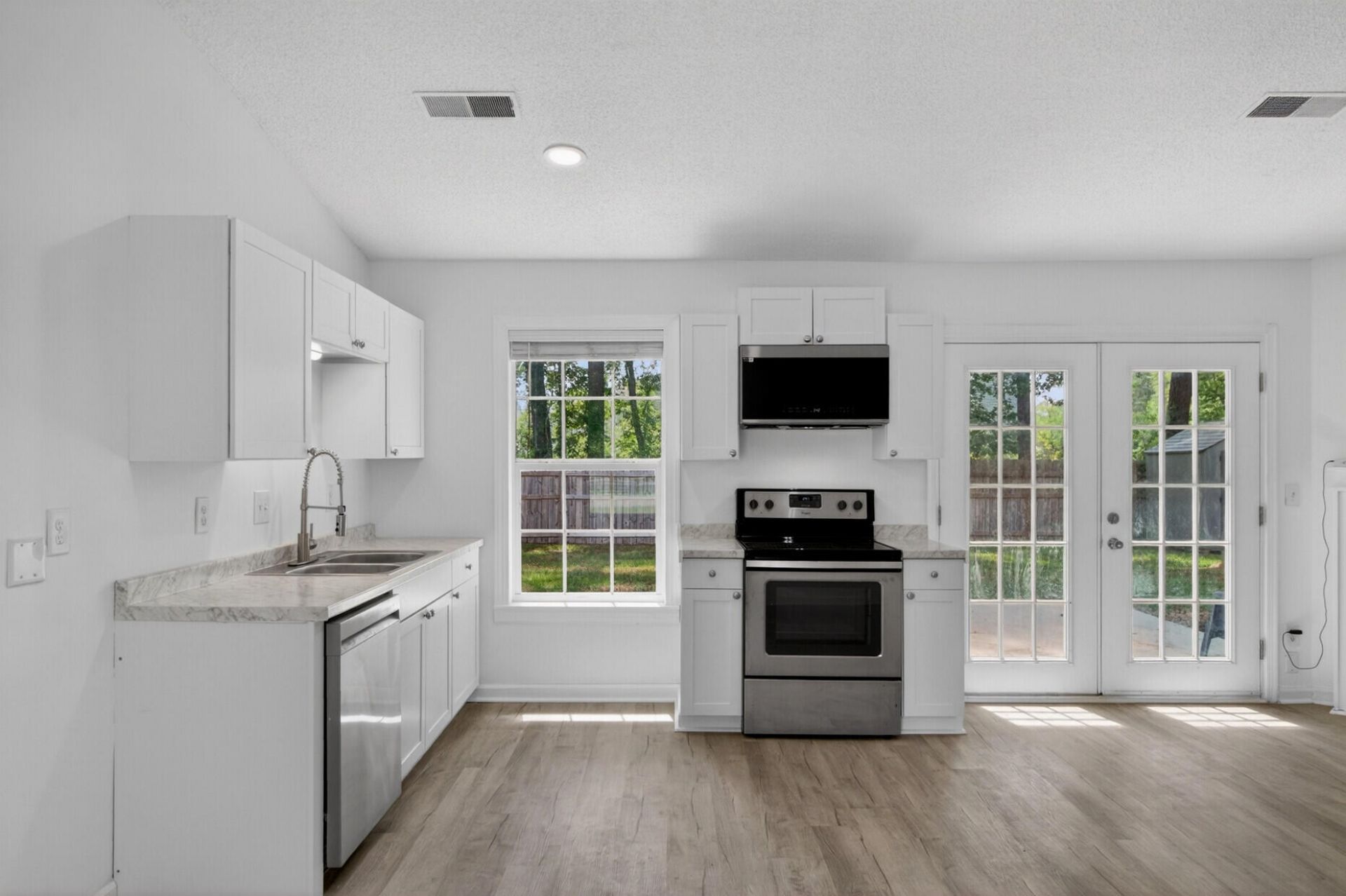 450 Longleaf Drive Photo 10
