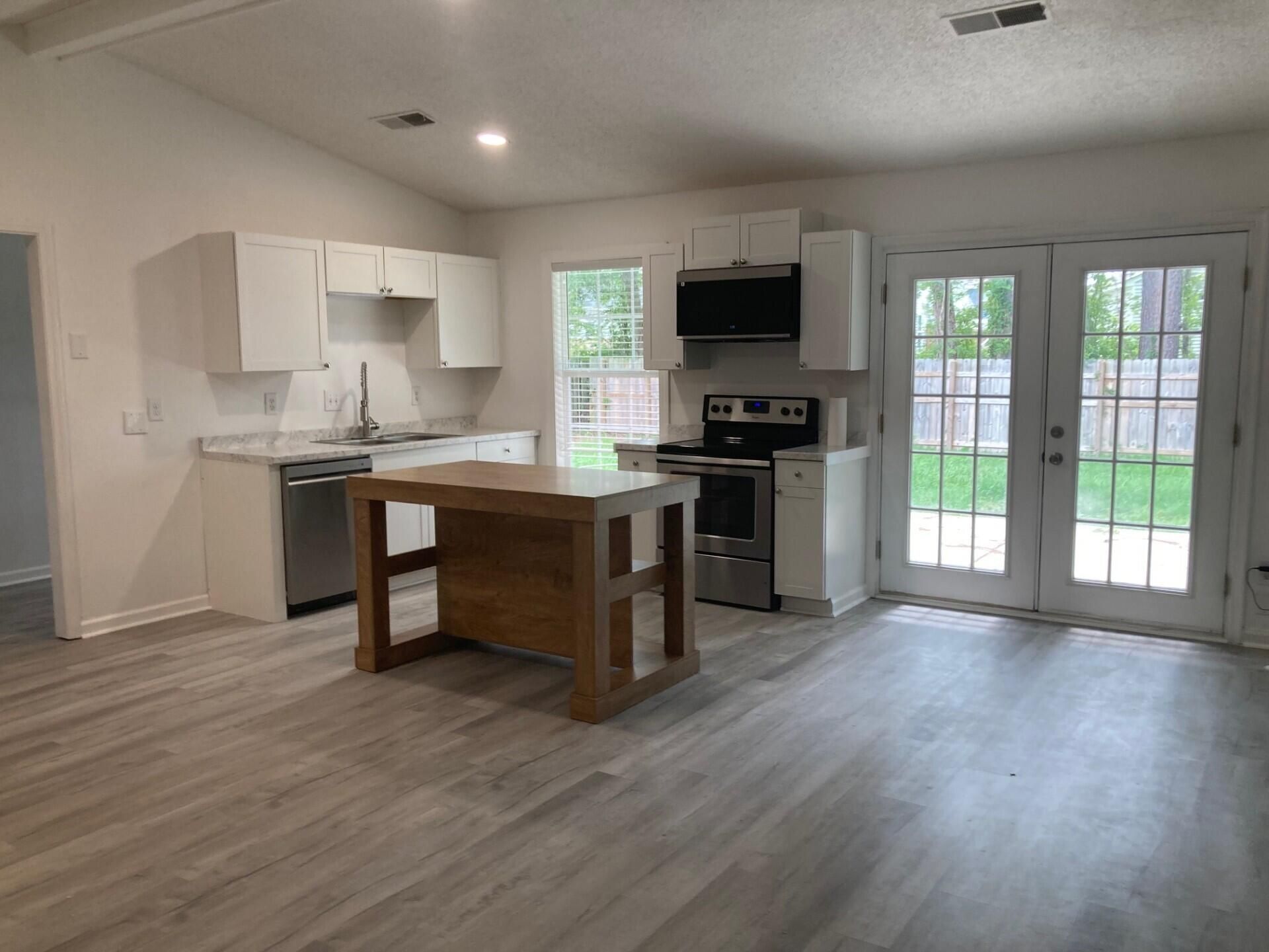 450 Longleaf Drive Photo 10