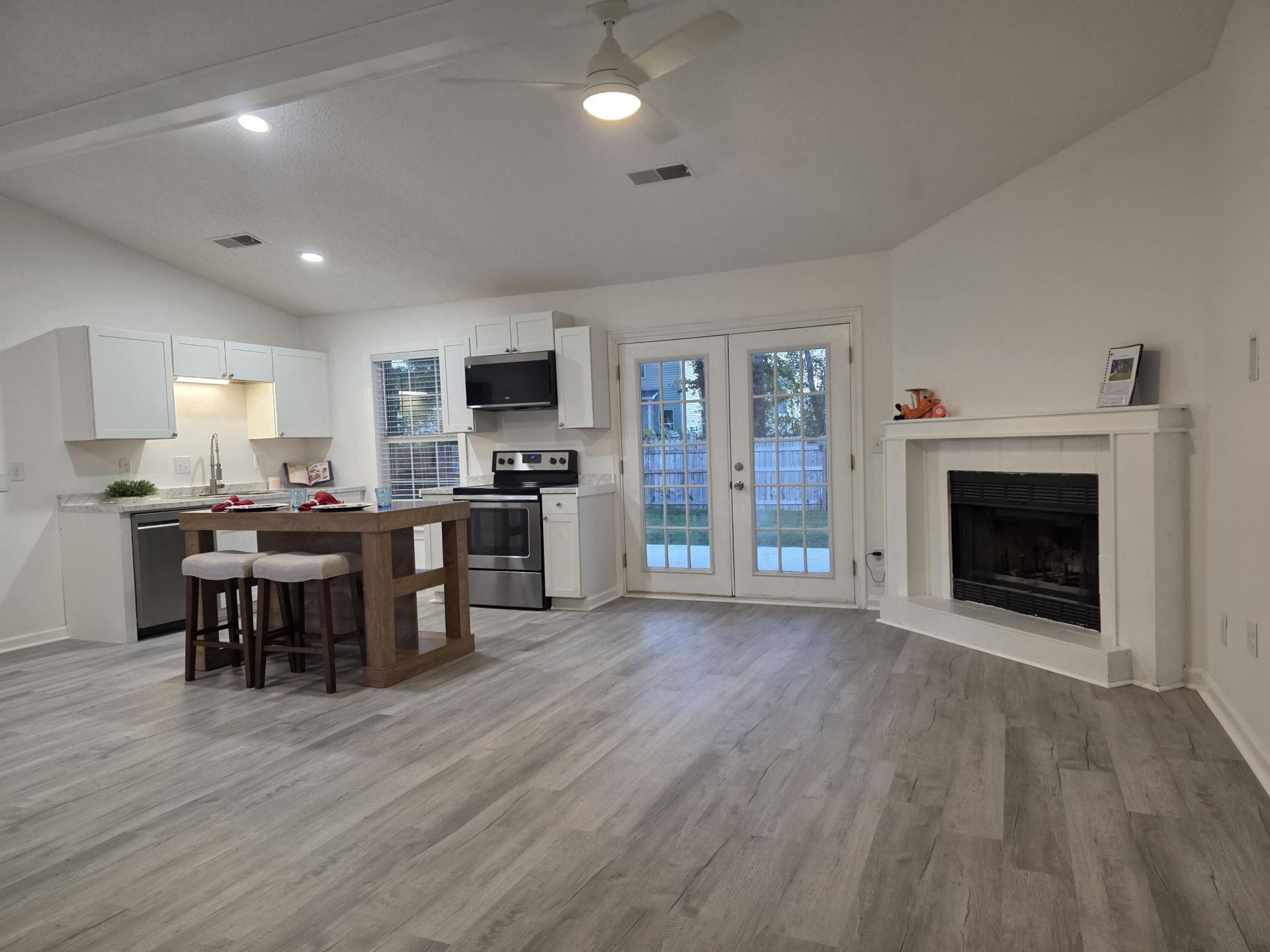 450 Longleaf Drive Photo 11