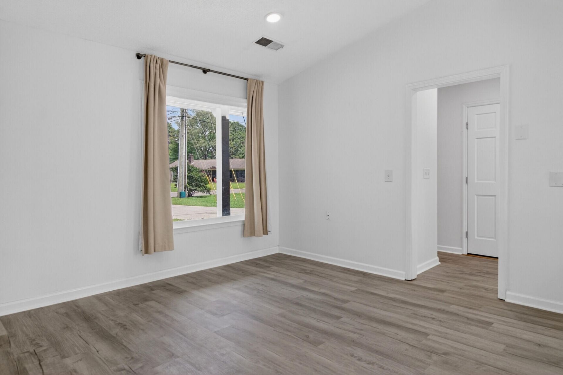 450 Longleaf Drive Photo 12