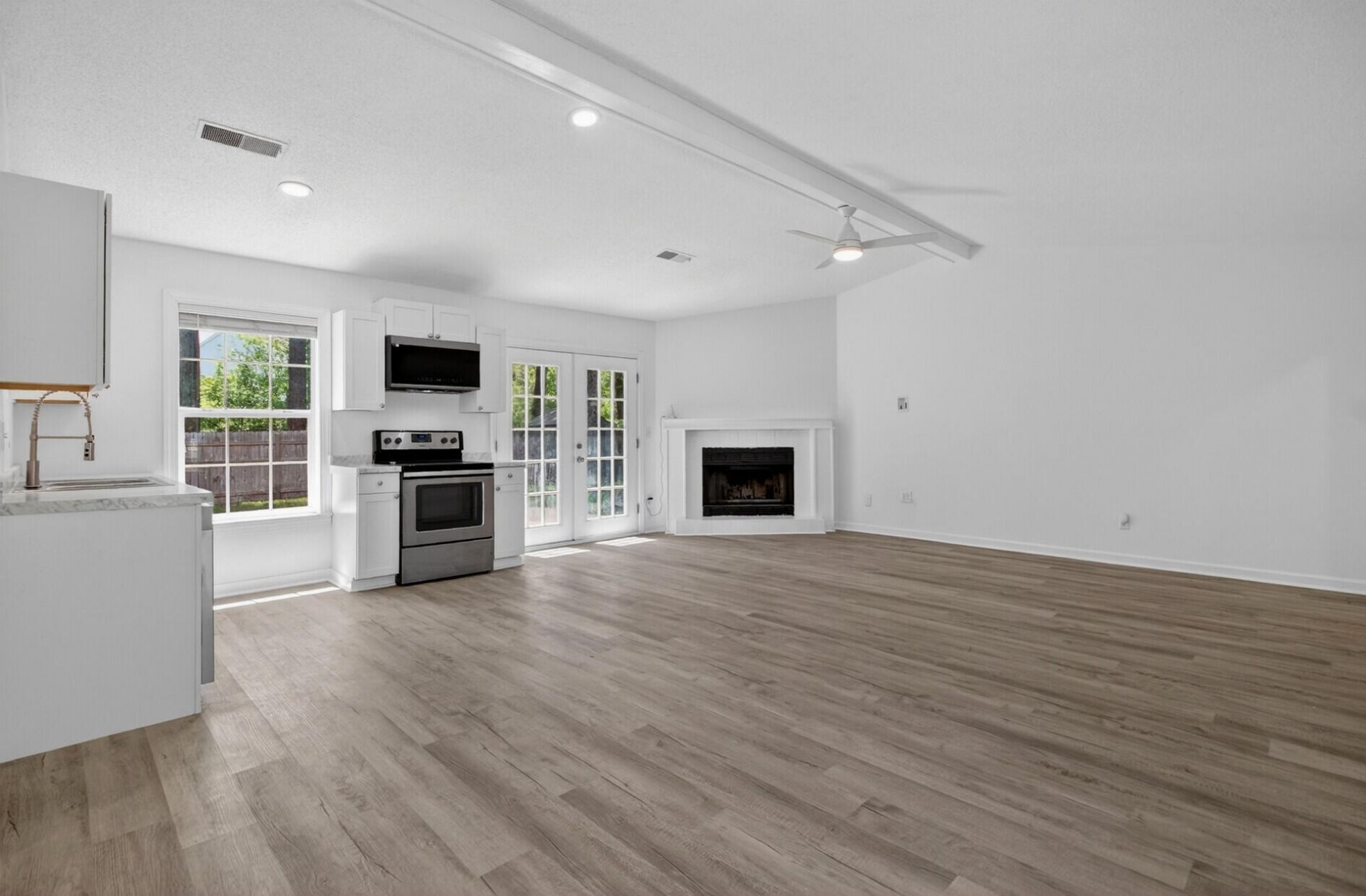 450 Longleaf Drive Photo 13