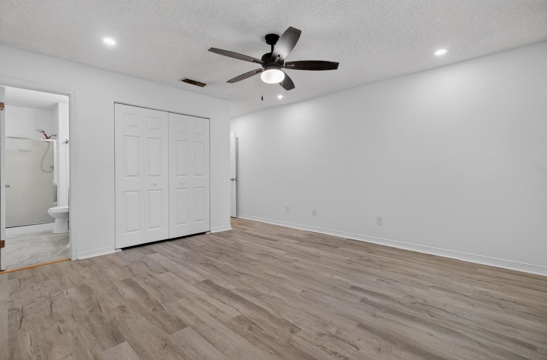 450 Longleaf Drive Photo 16