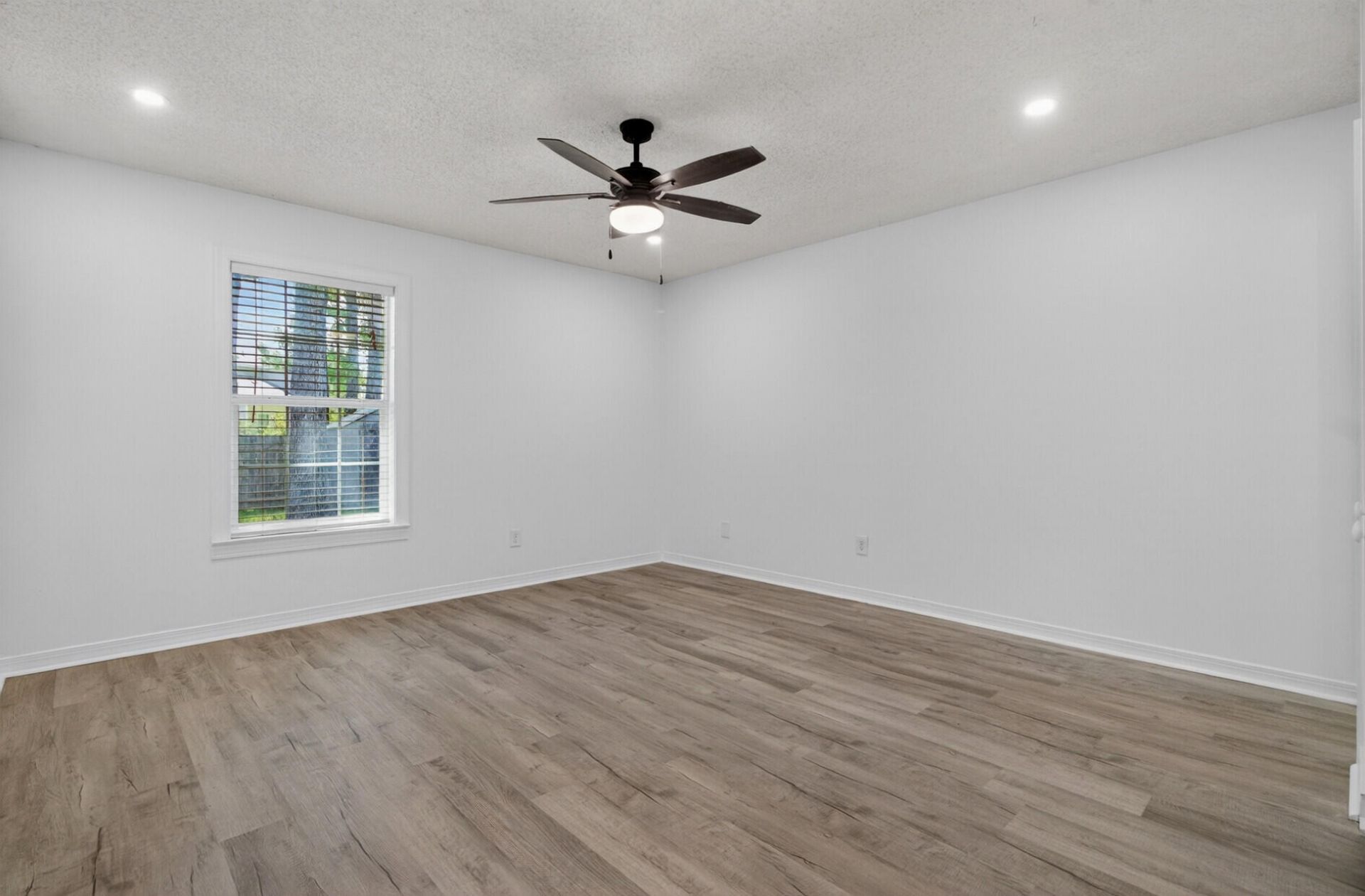 450 Longleaf Drive Photo 17