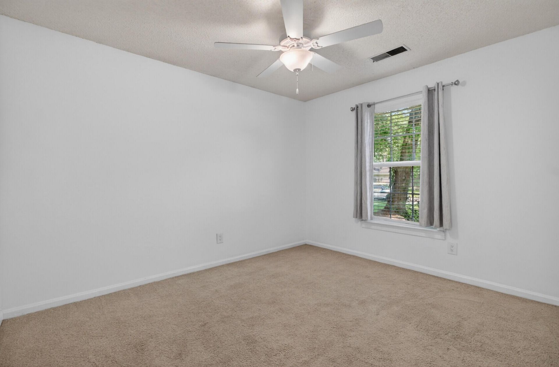 450 Longleaf Drive Photo 21