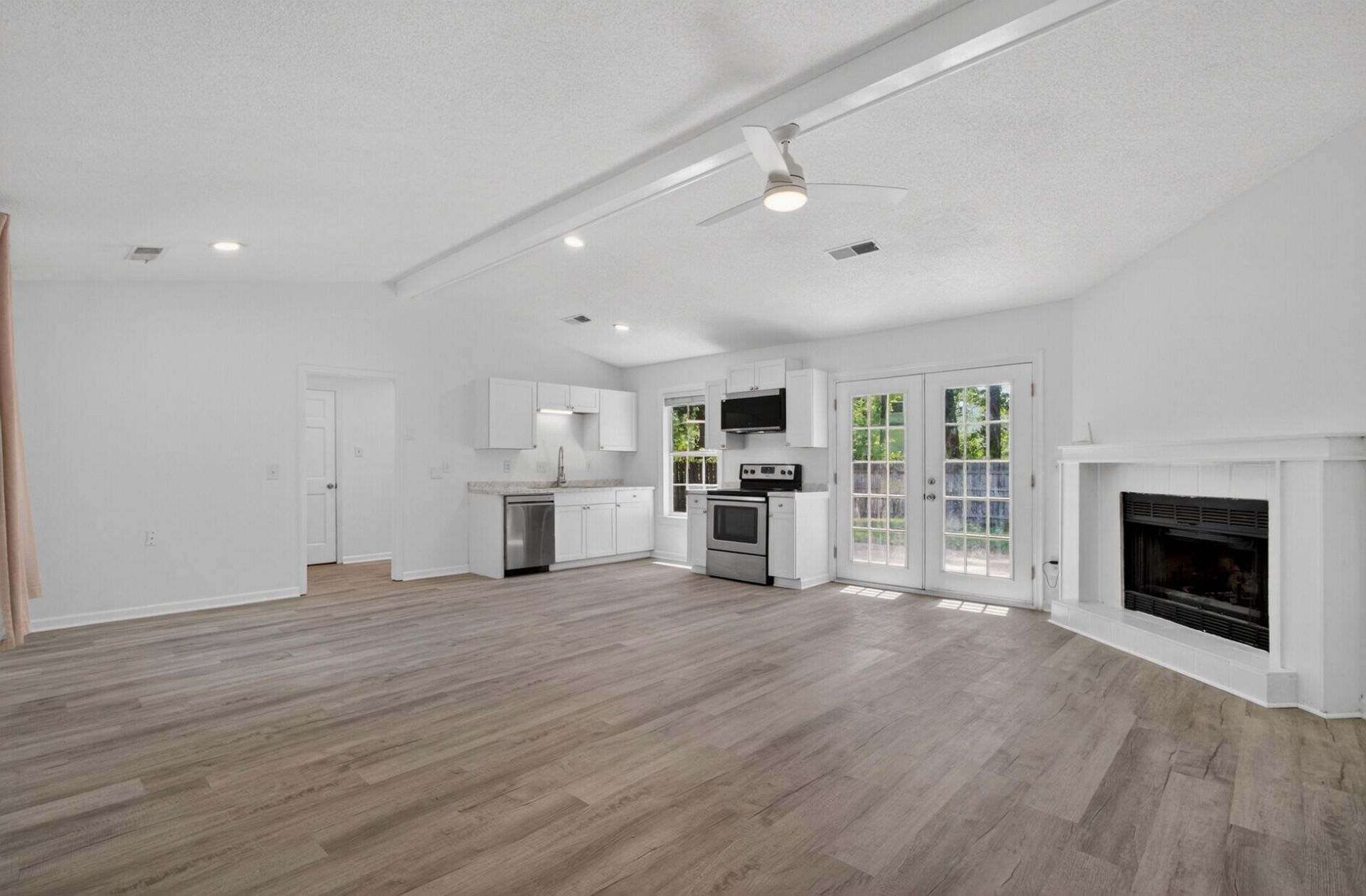 450 Longleaf Drive Photo 6