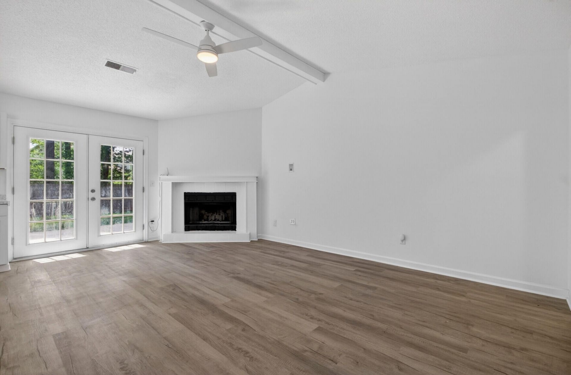 450 Longleaf Drive Photo 7