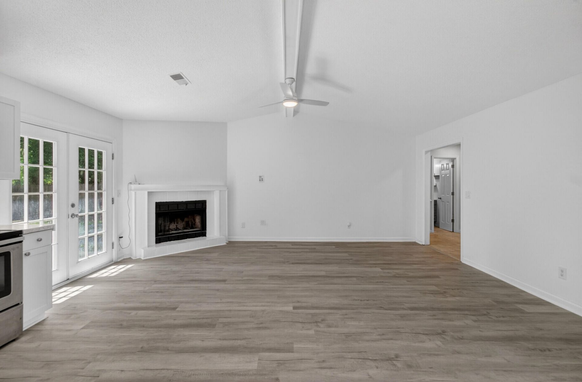 450 Longleaf Drive Photo 8