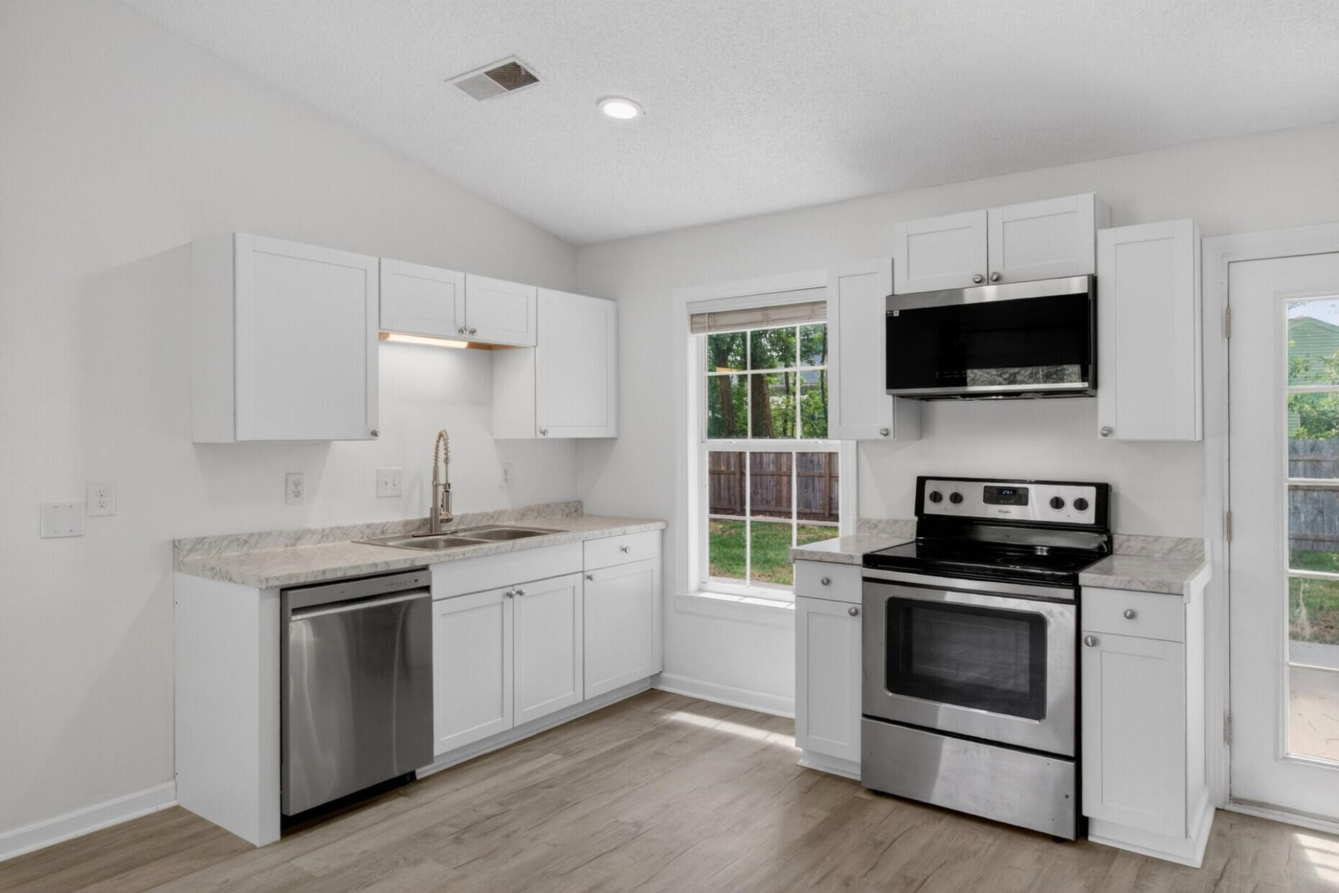 450 Longleaf Drive Photo 9