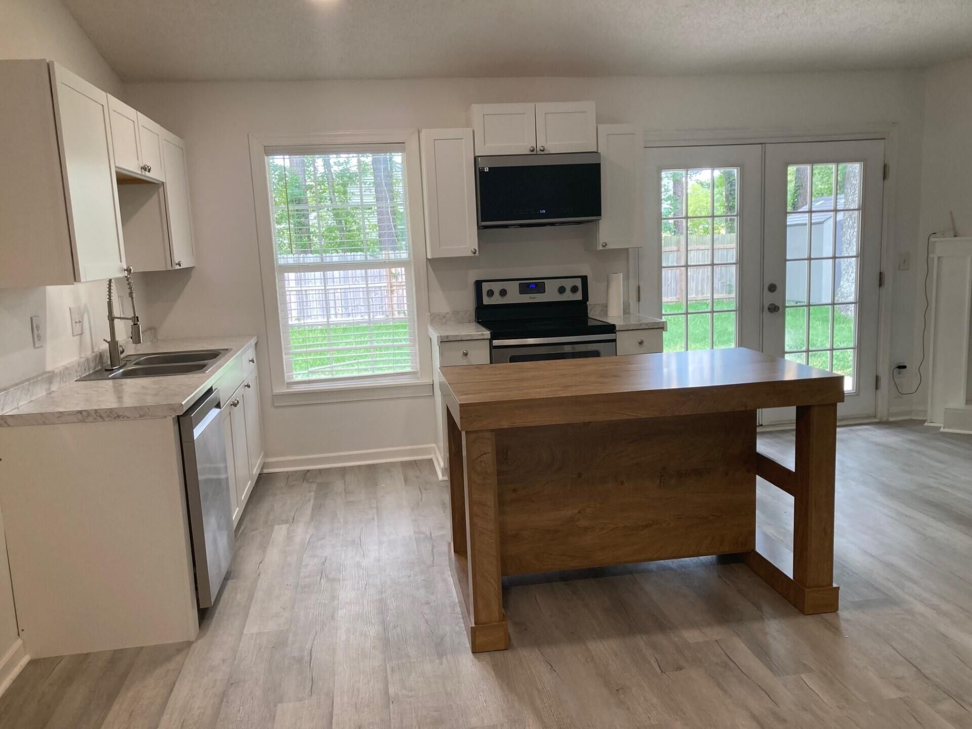 450 Longleaf Drive Photo 9