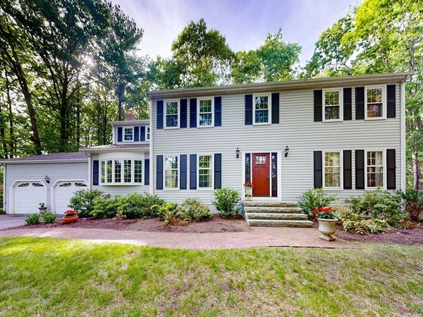 13 Garry Dr, Medfield, MA 02052