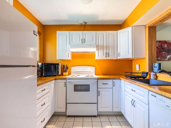 4 Woods, Unit 4, Woodbury, CT 06798