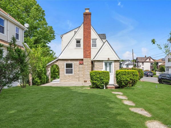 40 6th Avenue , New Hyde Park, NY 11040