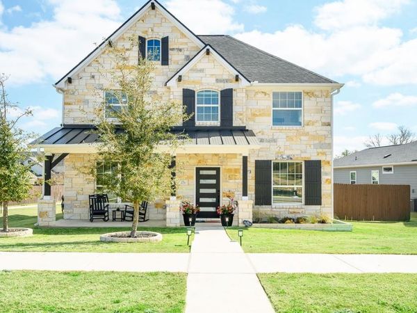 225 Villars DR, Salado, TX 76571