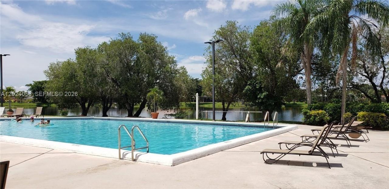 191 Lakeview Dr , Unit 102, Weston, FL 33326 Photo